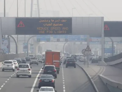 大雾弥漫！迪拜警方五个小时内处理了51起交通事故