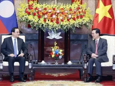 越南国家主席武文赏会见老挝总理宋赛·西潘敦