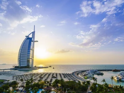 迪拜帆船酒店今日将举办“龙之夜”无人机表演