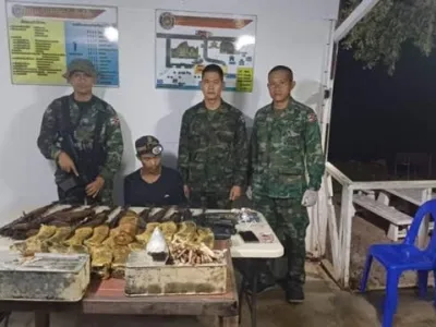 泰国警方拦截柬埔寨渔船，查获大批武器和弹药