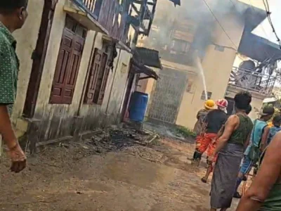 缅甸孟邦一村庄发生火灾，15间房被烧毁