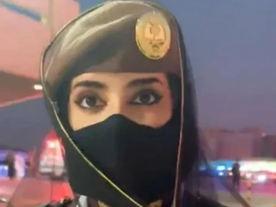 沙特首位女骑警亮相国庆仪式，又美又飒！