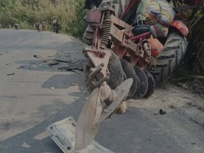 博里坎赛省博里坎县发生3车相撞事故，造成3人死亡