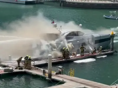 昨天中午迪拜码头一艘游艇起火，受损严重