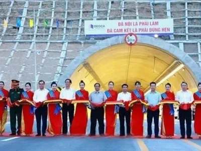 越南政府总理范明政下令开通甘林-永好、演州-跃滩等高速公路