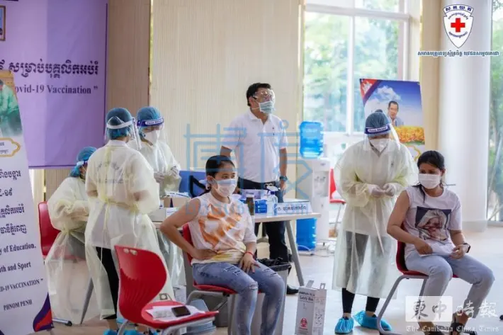 柬中时报-接种疫苗.jpg