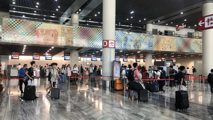 Macau-Airport-check-in-counter-916x516.jpg