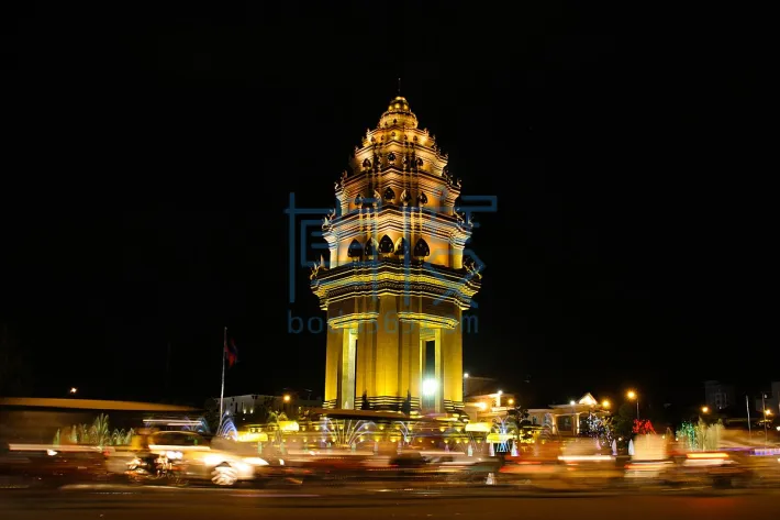 Independence_Monument_in_Phnom_Penh.jpg