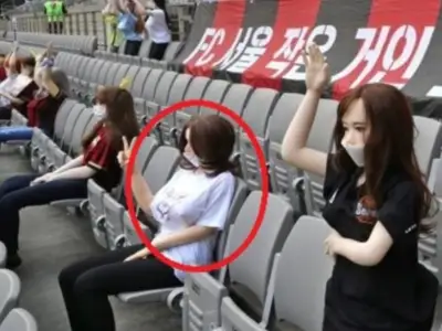 韩国联赛球队出奇招 摆性爱娃娃当观众