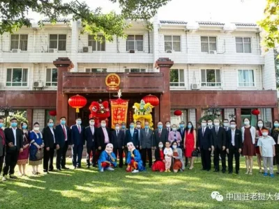 中国驻老挝使馆同万象侨界共庆新春