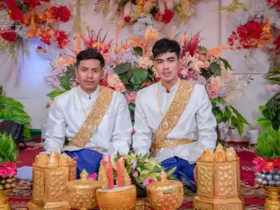 柬埔寨一对同性恋脸书发帖纪念结婚一周年