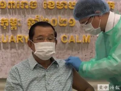 柬埔寨总理洪森和夫人接种新冠疫苗
