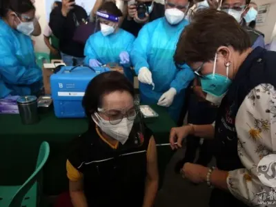 巴兰玉计市卫生局长成为菲律宾首位阿斯利康疫苗接种者