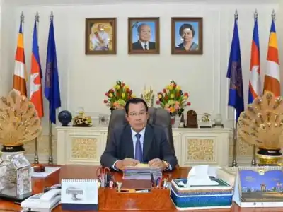 柬埔寨洪森总理宣布为12岁至17岁青少年接种新冠疫苗