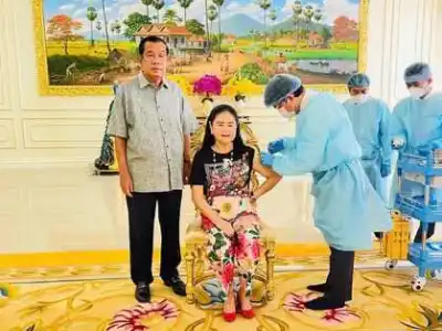 柬埔寨洪森总理和其夫人接种第三剂