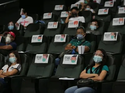 菲律宾OCTA：看电影戴面罩体验不好