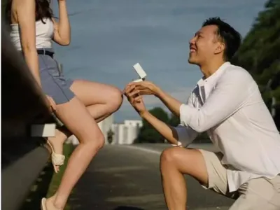 男友高速大道登广告求婚，女友“甜蜜蜜” 网友：危险！