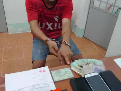 越南一小伙住女友家，趁着女朋友熟睡竟去偷“丈母娘”的钱财！