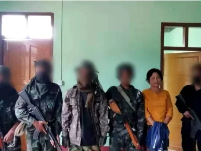 因阻拦其他教师罢工，缅甸迪莫索镇教育局女官员被KDF用手铐铐走