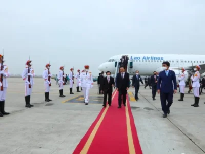 老挝总理潘坎赴越南进行国事访问