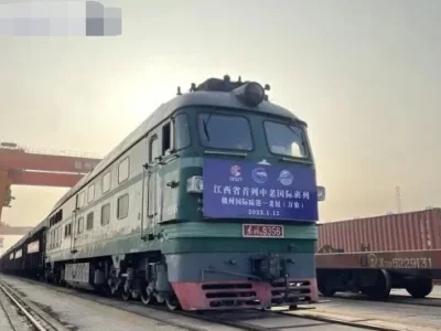 江西首列至老挝国际班列在赣州国际陆港发车