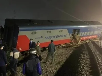 越南一列火车与运材汽车相撞 导致部分春运列车暂停营运