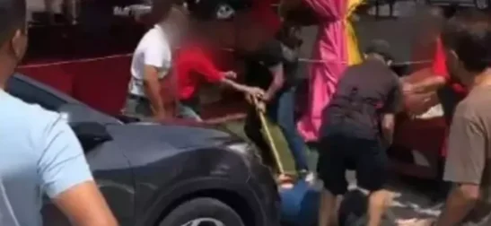 不满被劝戴口罩怒砸茶室，马来西亚一男子被围殴还被警方拘留！