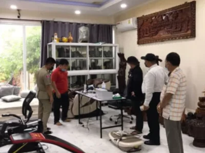 柬埔寨当局突袭网赌窝点，竟在对面房子搜出逃税电脑