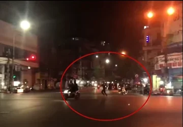 越南街头40人大混战，现场堪比电影！警察鸣枪制止