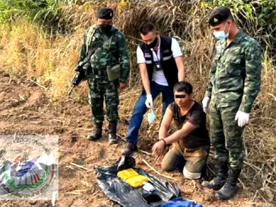 掸邦大其力市“勐捧”镇有一名村民携带毒品偷渡隔壁的泰国村寨