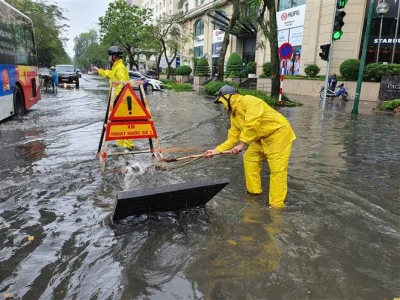 河内：暴雨导致一些市中心地区发生洪水
