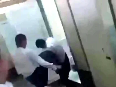厕所里罚跪、抽耳光、脚踹...缅甸4名9年级学生因欺凌学弟被开除