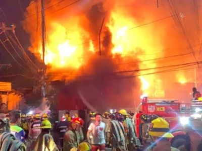 马尼拉市深夜大火导致400户家庭无家可归