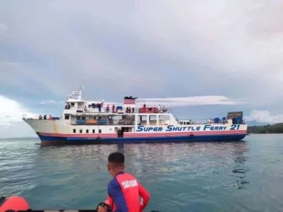 菲律宾卡米银省一船只搁浅 103名乘客获救