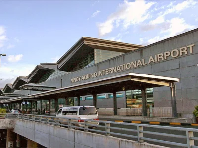 受台风影响 马尼拉NAIA机场近300个航班受影响4万旅客滞留