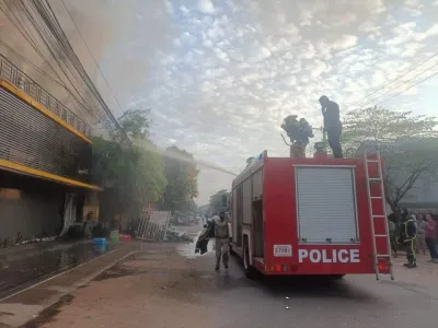 疑因电线短路，柬埔寨一俱乐部发生大火！
