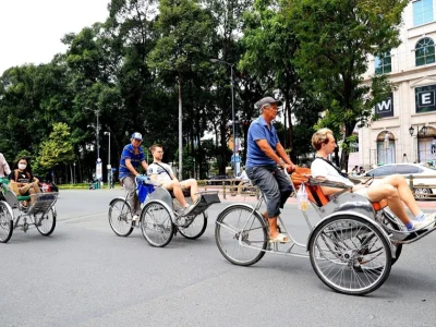越南特色旅游项目：坐“客先死”欣赏街头美景