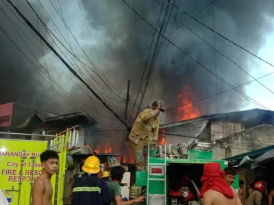 菲律宾宿务市男子欲帮忙灭火 不幸被触电身亡