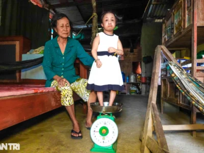 越南最小的成年女人，21岁只有8公斤，身高不足一米