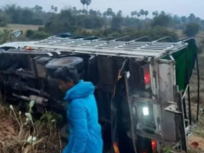 柬埔寨一运载65名工人车出车祸，6人受伤！