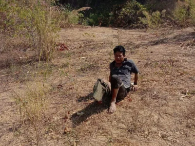 “请让地雷在土地下消失吧！”缅甸小镇村民误踩地雷脚被炸断