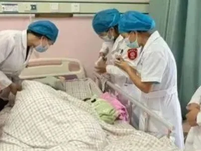中国—老挝口岸开关后第一位老挝籍产妇顺利分娩出院！
