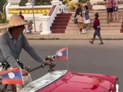 没钱也能开汽车？老挝男子硬核改装，教你自行车如何变汽车开！