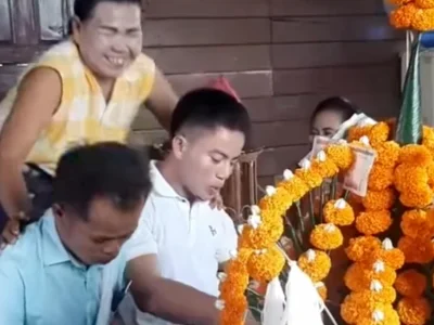 冲击你的三观，又一对老挝同性恋公开结婚！新郎妈妈比谁都激动~