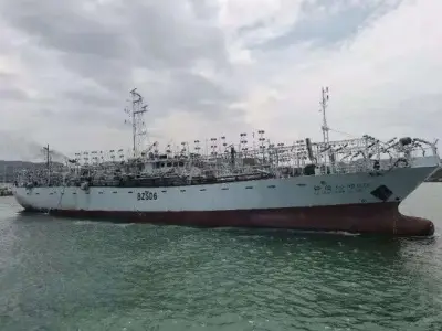 中国远洋渔船在印度洋中部海域倾覆39人失联当中17人为中国籍5人为菲律宾籍