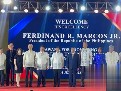 菲律宾总统：菲律宾从未远离中国
