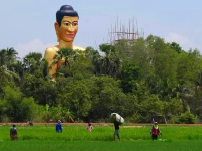 柬埔寨巨型佛像样貌引争议，网友希望政府干预！