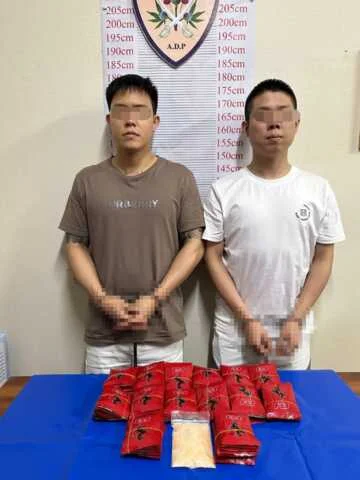 涉嫌贩毒近3公斤，金边2名中国男子被捕