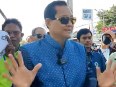 柬竞选游行首日 | 某党承诺获胜后将带退休者出国旅游！