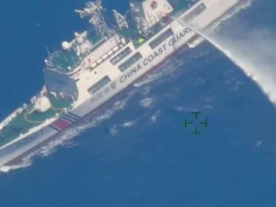 中国海警朝菲律宾船只发射高压水枪 菲方强烈谴责